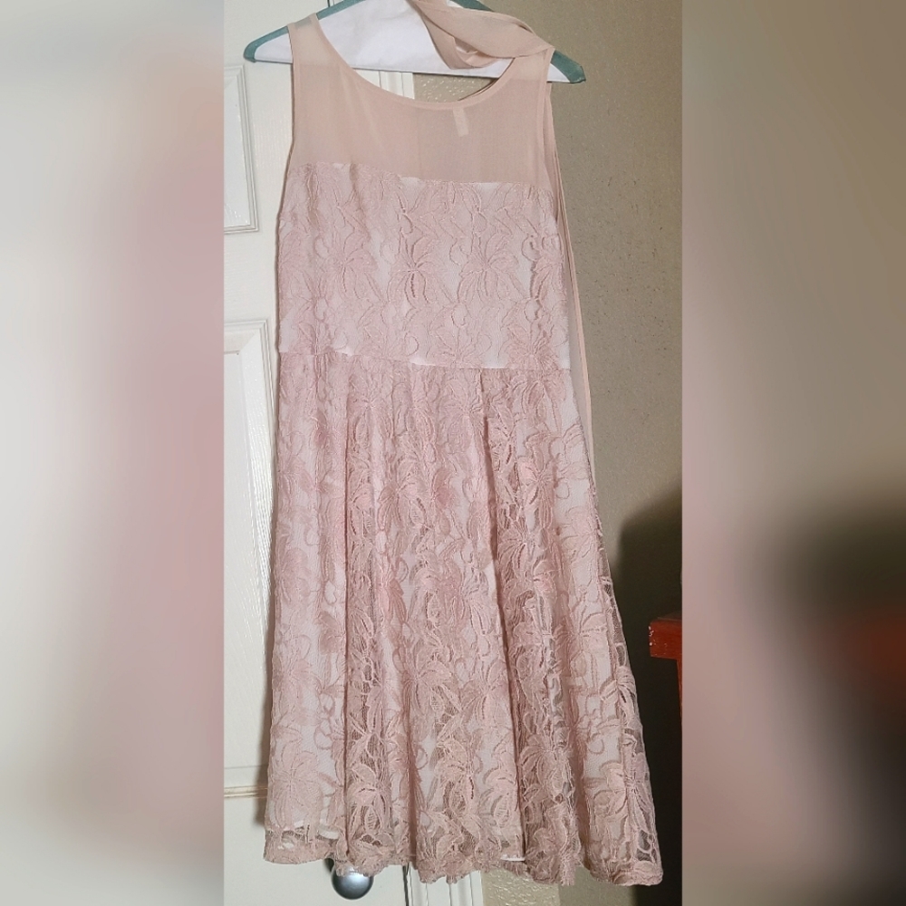 Worn x1 Beige lace wedding dress with belt